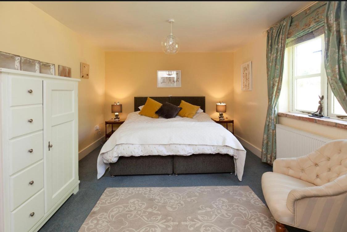Spacious Swallow Cottage Tisbury Exteriör bild