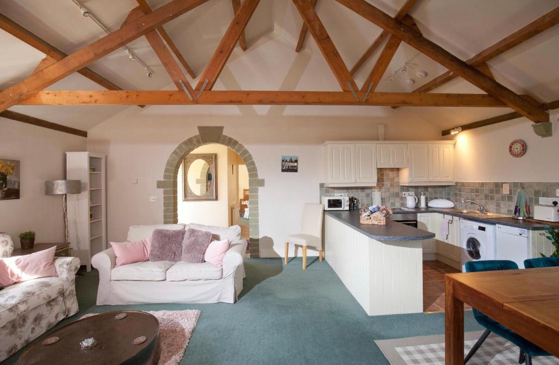 Spacious Swallow Cottage Tisbury Exteriör bild