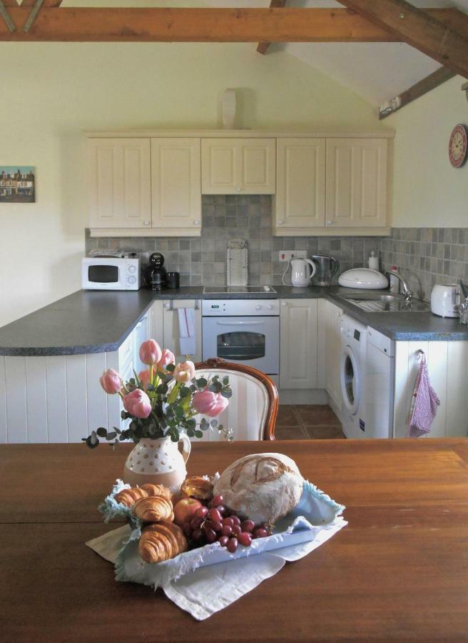 Spacious Swallow Cottage Tisbury Exteriör bild