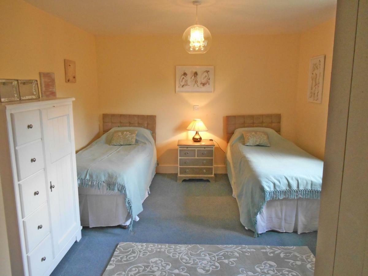Spacious Swallow Cottage Tisbury Exteriör bild