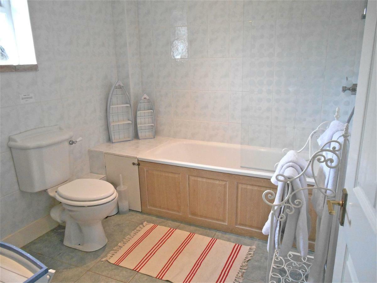 Spacious Swallow Cottage Tisbury Exteriör bild